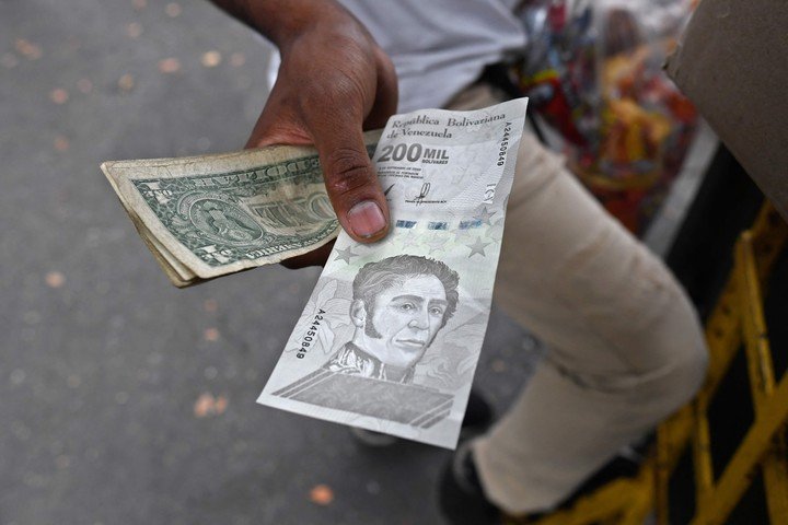 Economista Rojas: “El Estado busca recaudar, el comerciante evadir”