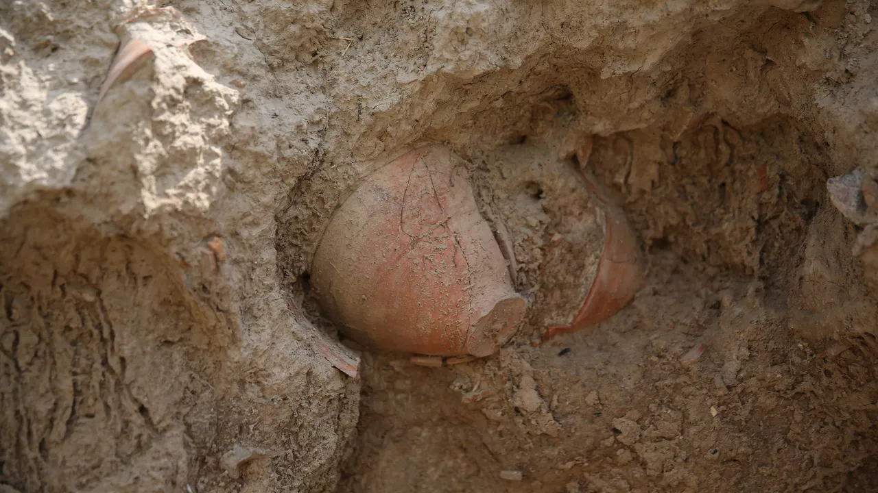 Develan granadas de mano usadas durante las Cruzadas