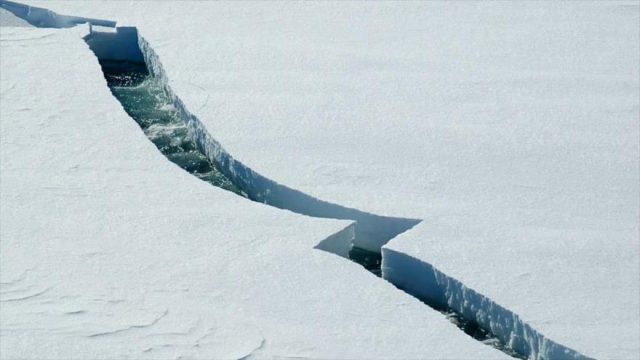 Encuentran una enorme reserva de agua subterránea bajo hielo antártico