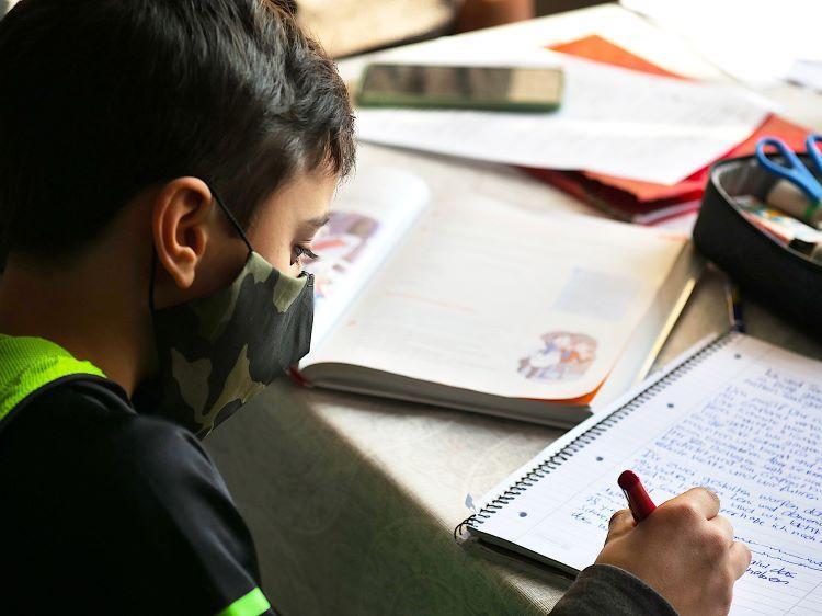 Niveles de rezago en lectura, bienestar y salud mental en escolares empeoran en relación al año 2019