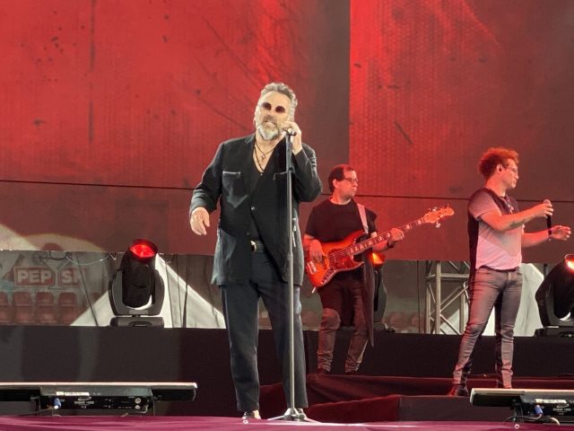 Festejan a madres tlaxcaltecas con concierto de Manuel Mijares