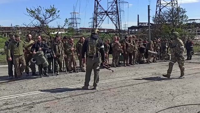 Ministerio de Defensa de Rusia: Ya son 1.730 los combatientes ucranianos de Azovstal que se han entregado