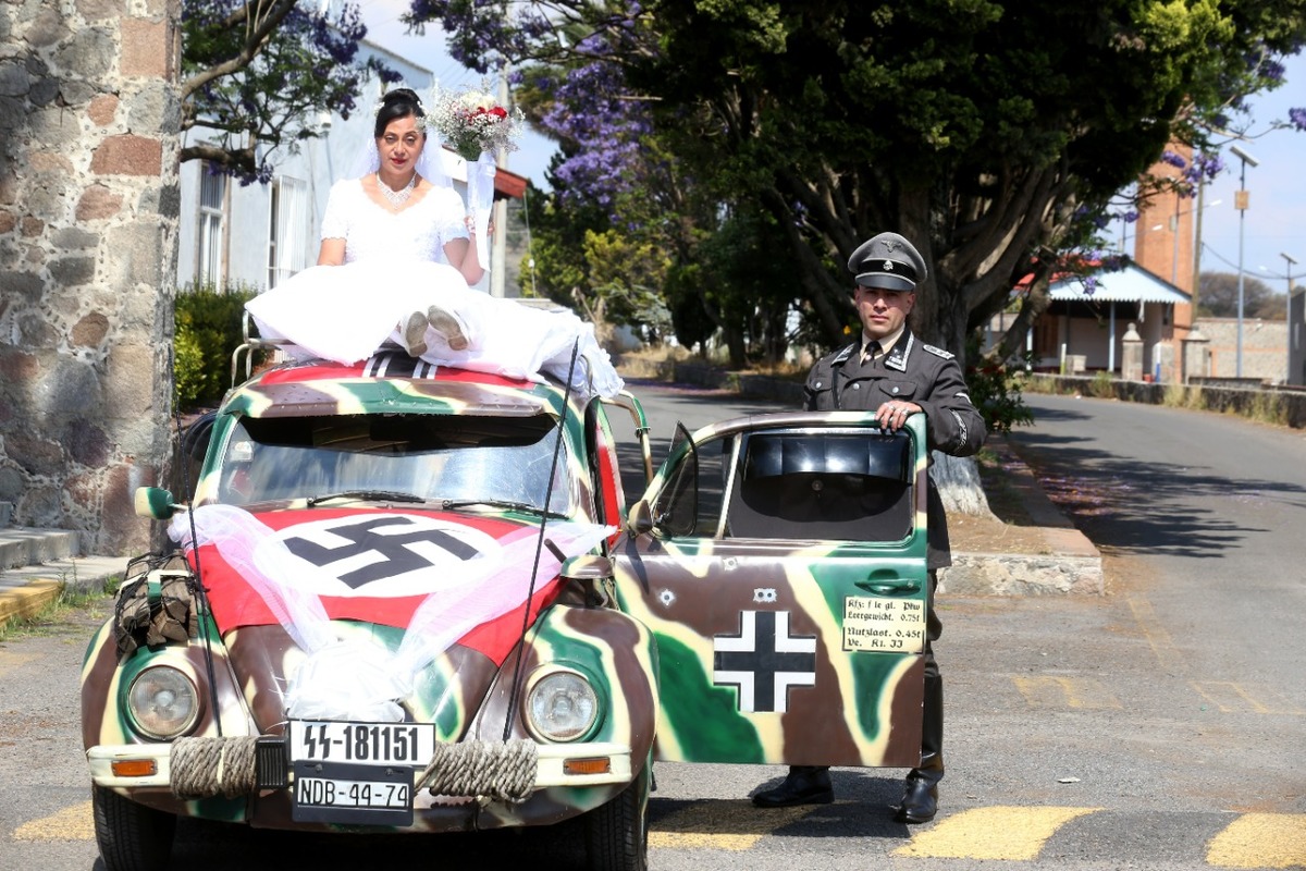 Pareja mexicana organiza boda con temática nazi en Tlaxcala