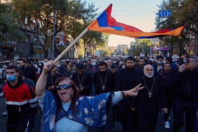 Al menos 110 detenidos y varios heridos en protestas contra el Gobierno de Armenia
