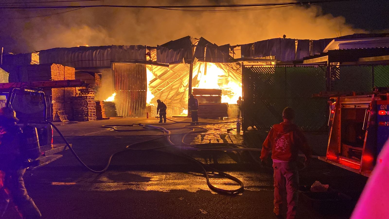 Controlan fuego en maderería de San Andrés Cholula; reportan saldo blanco