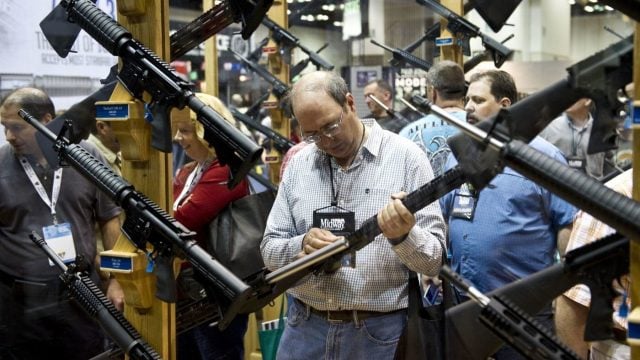 Cuatro días después de la masacre en Texas, la NRA realiza convención de armas en Houston