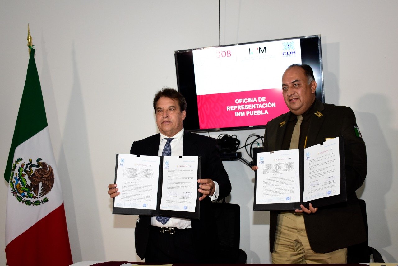 Firman INM y CDH Puebla colaboración a favor de los migrantes