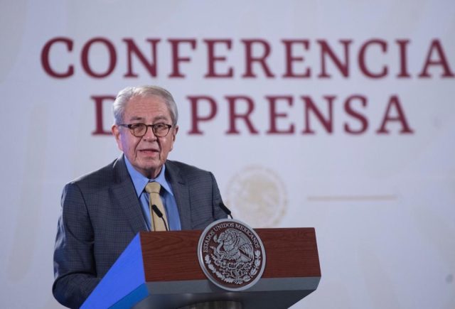 AMLO recibe premio de la OMS por su compromiso contra el tabaquismo
