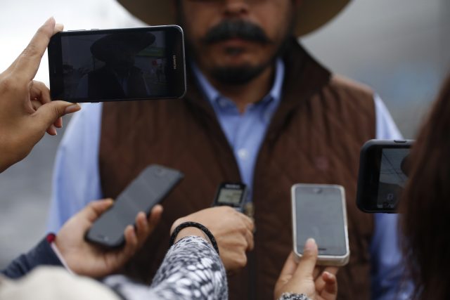 En Día de Libertad de Prensa, reporteros venden tacos para mejorar ingresos