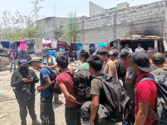 Detiene Migración a 118 personas indocumentadas en Amozoc