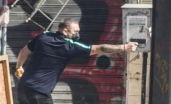 Videos y fotos demuestran que pistoleros dispararon contra marcha del 1 de Mayo bajo  mirada cómplice de Carabineros