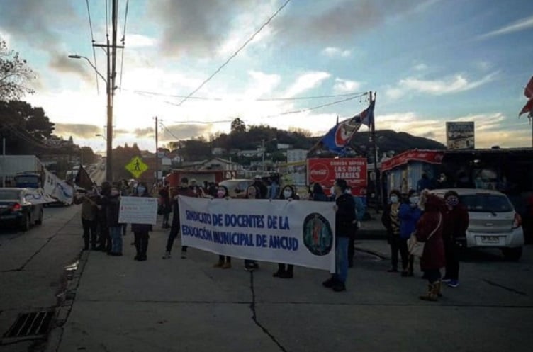 Millonaria deuda municipal a docentes de Ancud en Chiloé: Solicitan acciones al gobierno
