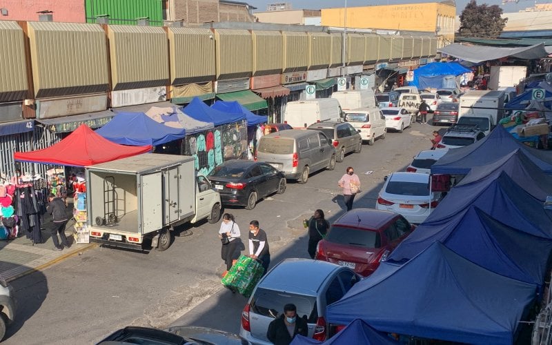 Barrio Meiggs: Carabineros retiró más de 50 toldos azules