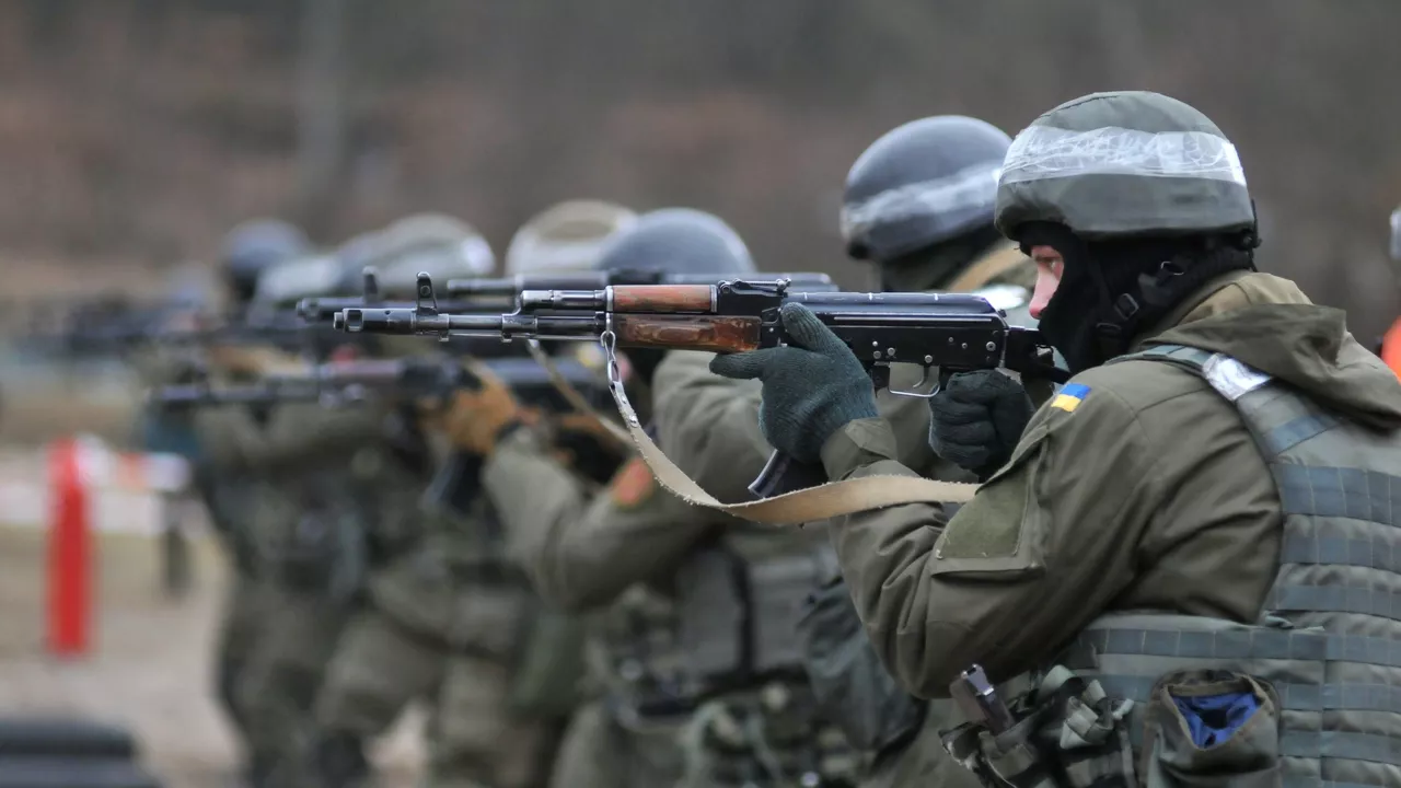Inteligencia militar de Ucrania asegura que el país se está quedando sin municiones de artillería