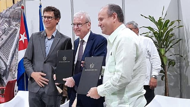 Cuba y Francia firman acuerdo para acelerar desarrollo de energías renovables en la isla