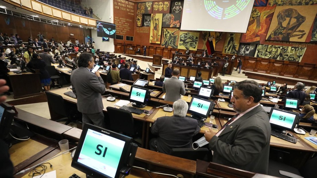 Ecuador: What does the law that regulates the legitimate  use of force consist of and why did some legislators refrain from  approving it?