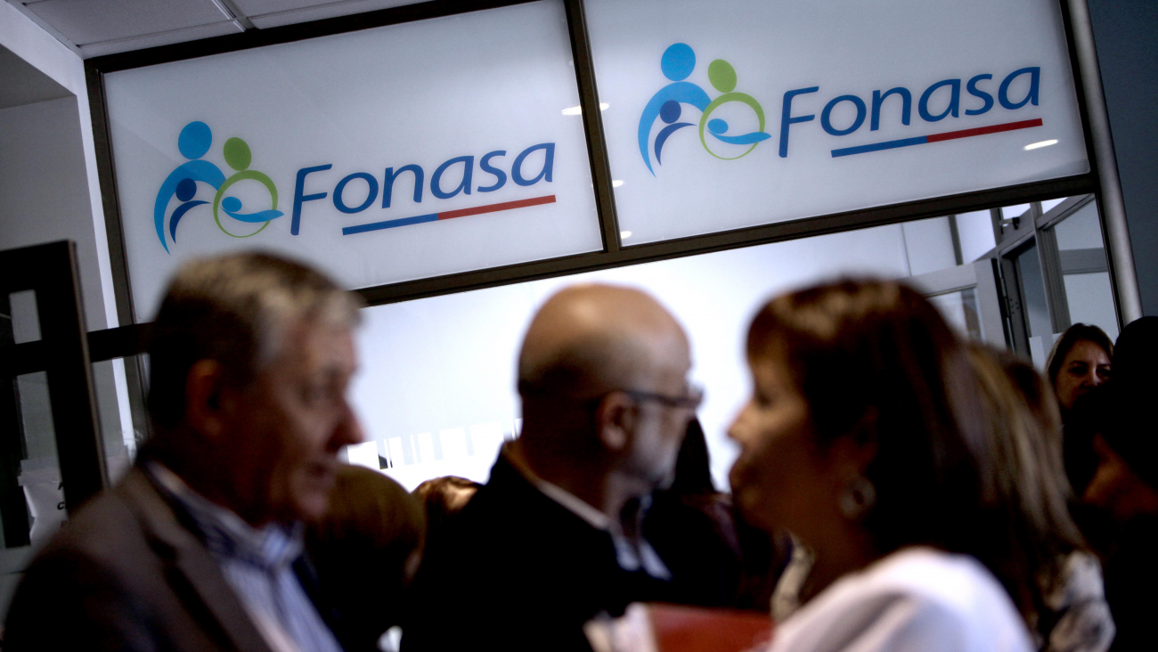Parlamentarios exigen investigación tras millonario  fraude cometido contra Fonasa