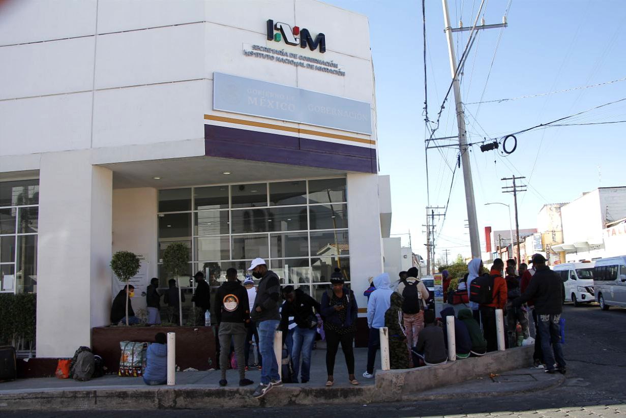 Por mantener a menor migrante en un estacionamiento, emiten recomendación a INM y a DIF Puebla 