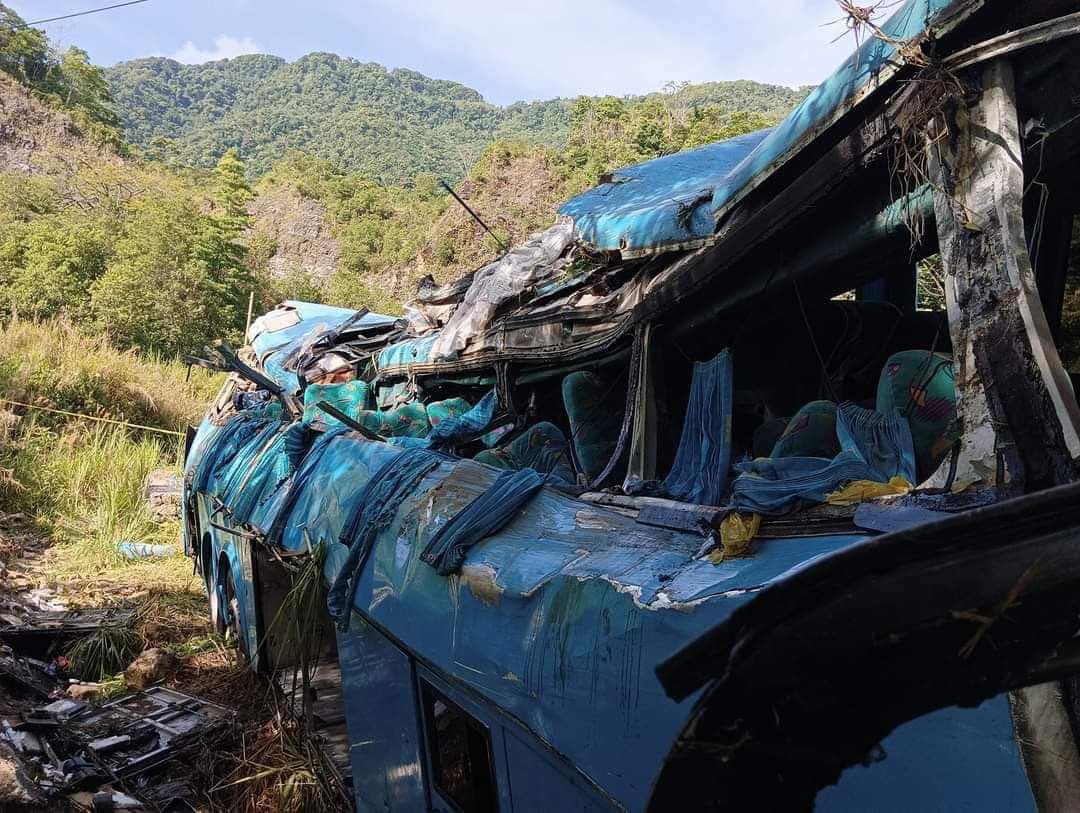 Mueren nueve feligreses por volcadura de camión en Chiapas