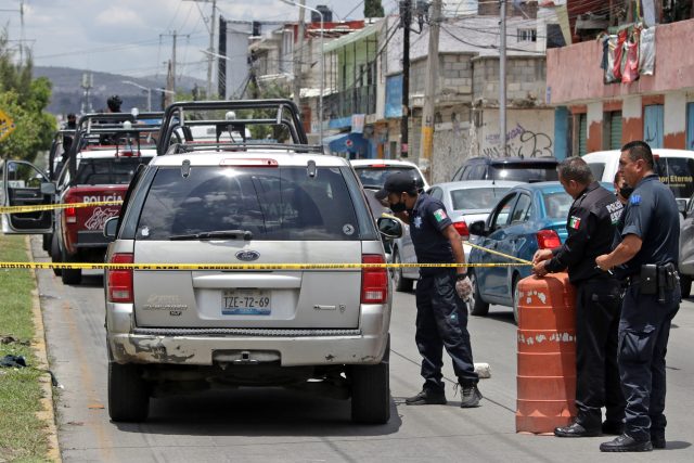 Salud estatal reporta grave la condición del activista Felipe Carpinteyro