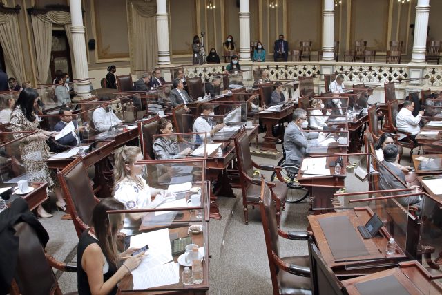 PAN vs PVEM, multas por espectaculares y ruido confrontan a diputados en Congreso