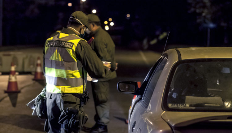 Carabinero robó con violencia durante toque de queda: será formalizado