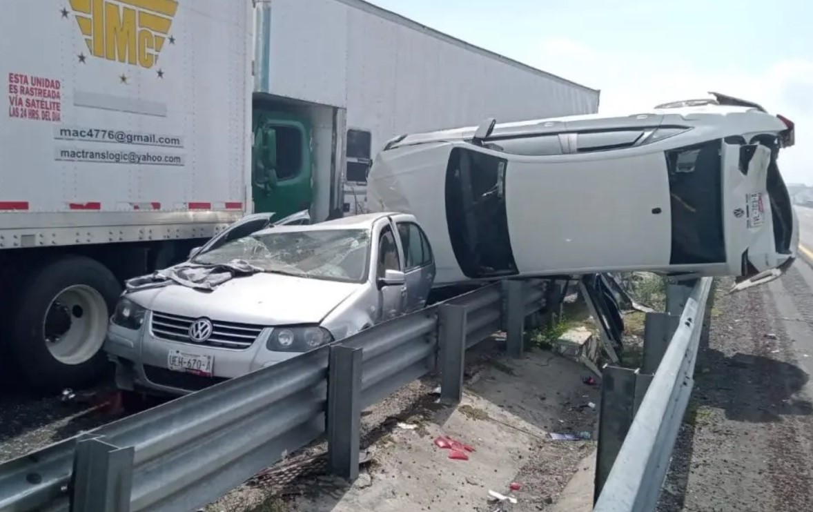 Carambola de 20 vehículos deja 2 muertos en la Puebla-Orizaba