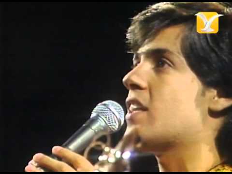 A 40 años de la canción hit «Noticiero Crónico», el cantautor Óscar Andrade revela que agentes de la dictadura lo quisieron matar: «Cortaron la dirección y los frenos de mi auto»
