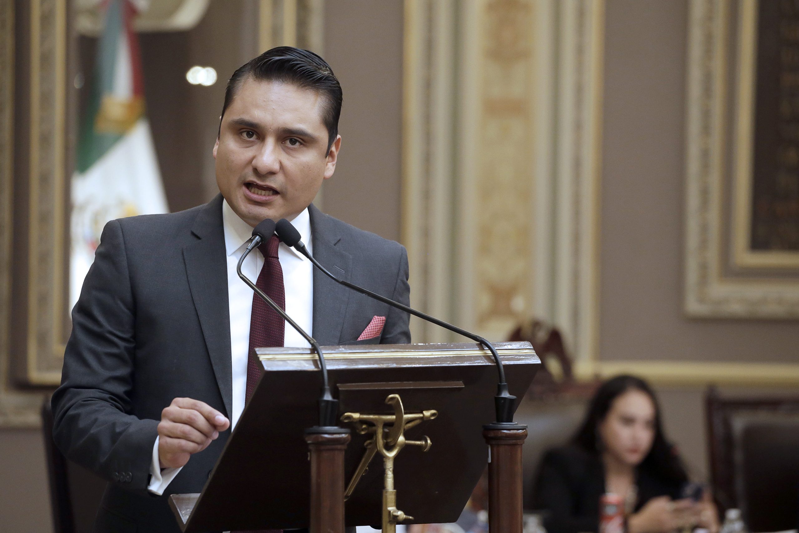 Diputados piden mejorar logística de parquímetros en Puebla