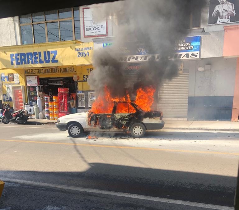 Criminales incendian vehículos tras despliegue de autoridades en Nuevo San Juan