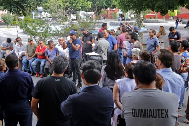 Protestan locatarios y vecinos en El Carmen por parquímetros