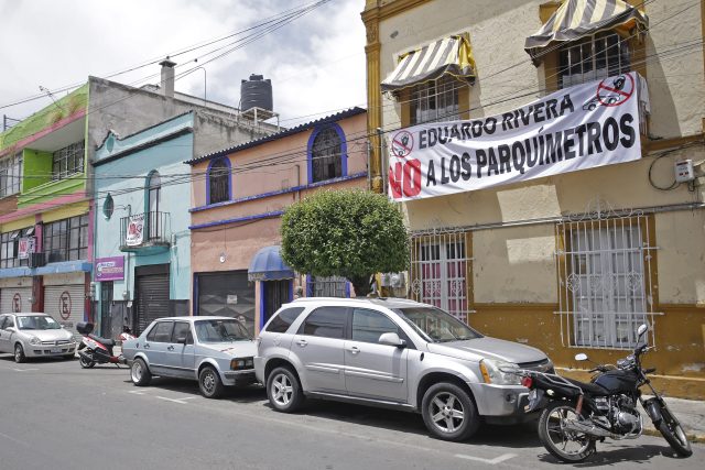 Amenaza Ayuntamiento con clausuras a inconformes con parquímetros de El Carmen