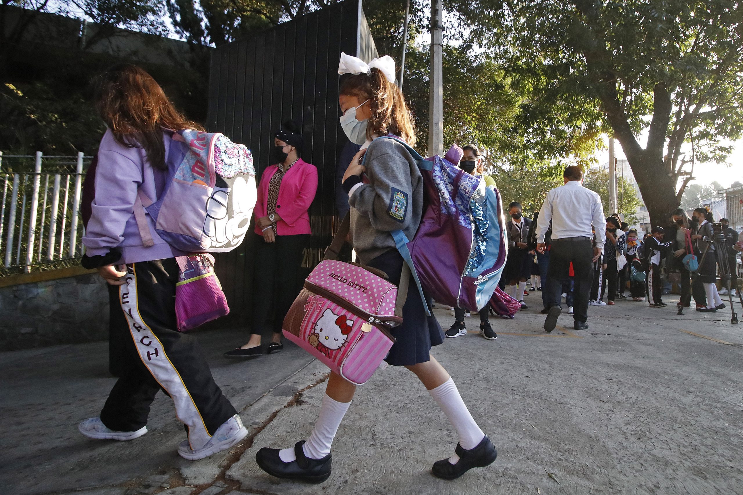 Vacuna anticovid para menores no condicionará su ingreso a clases: Gobernador de Puebla