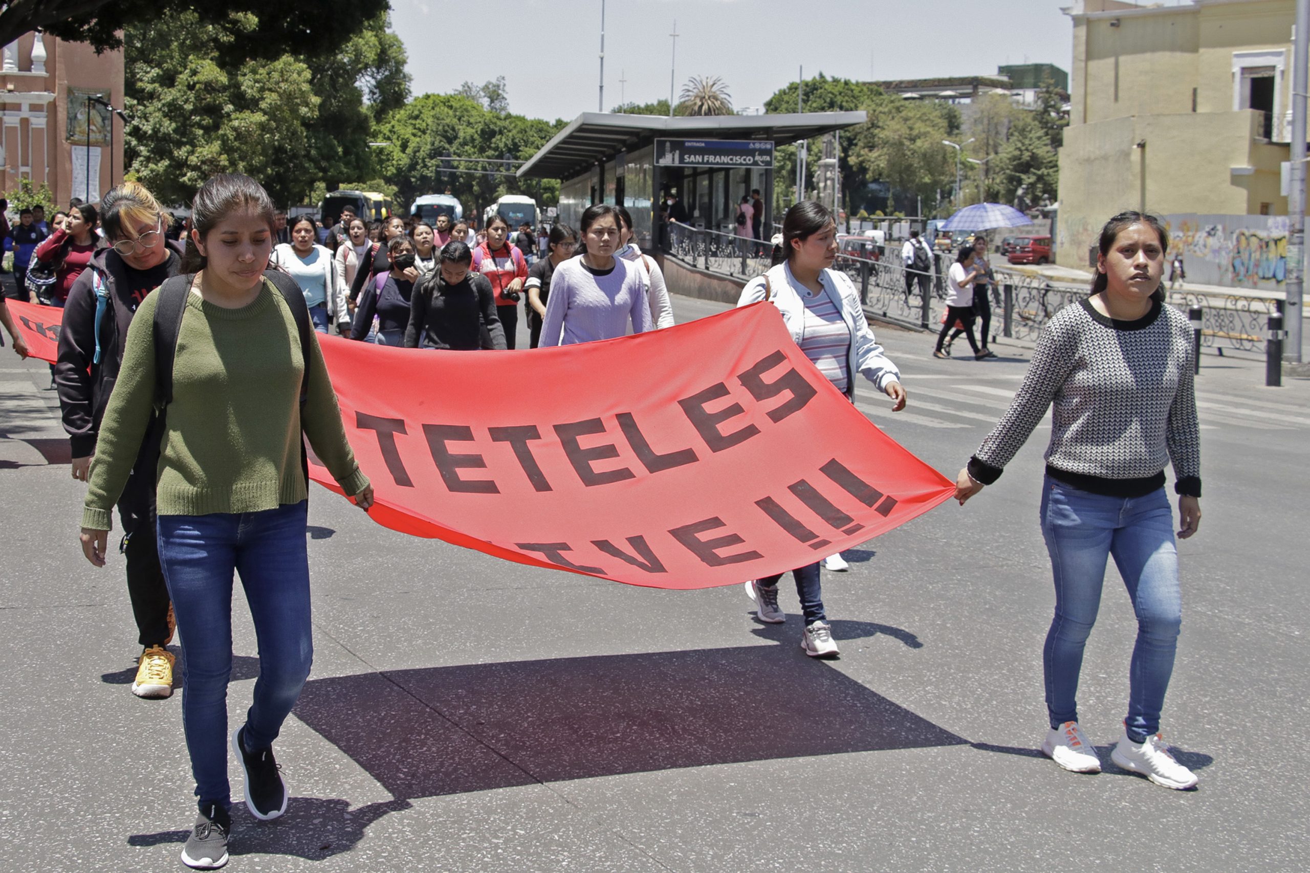 Gobernador abre diálogo con normalistas de Teteles, atenderán demandas