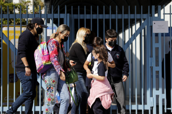 Adelanto de vacaciones de invierno: Empleadores deberán permitir teletrabajo a madres y padres de menores de 12 años