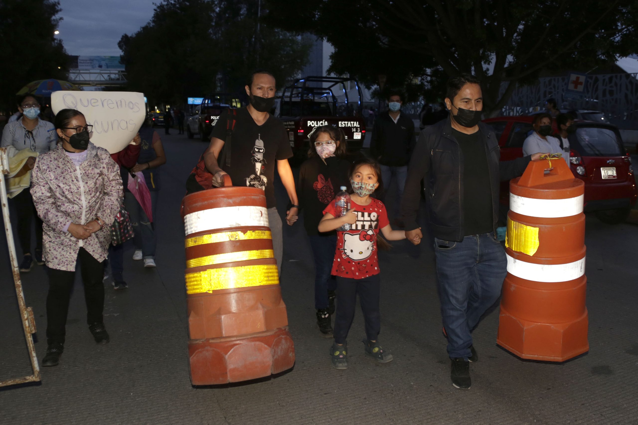 Protesta por vacunas para niños extiende jornada al 1 de julio en Puebla