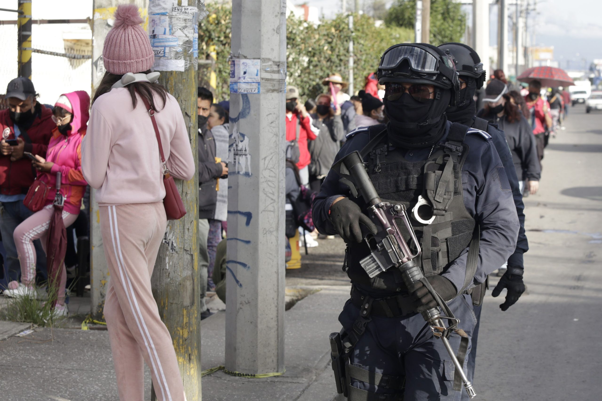 Refuerzan vigilancia durante vacunación tras balacera en Puebla