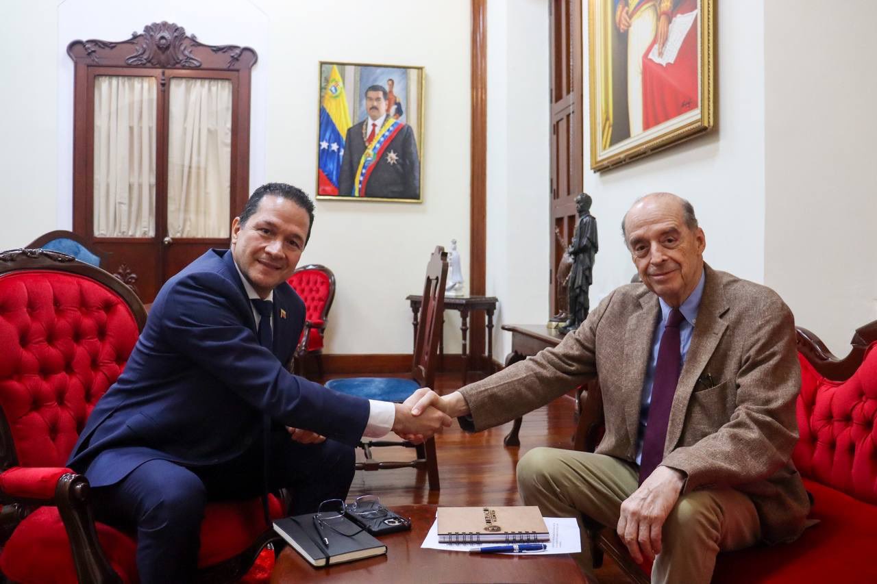 «Jornada histórica»: Canciller de Venezuela se reunió con su par colombiano designado por Petro