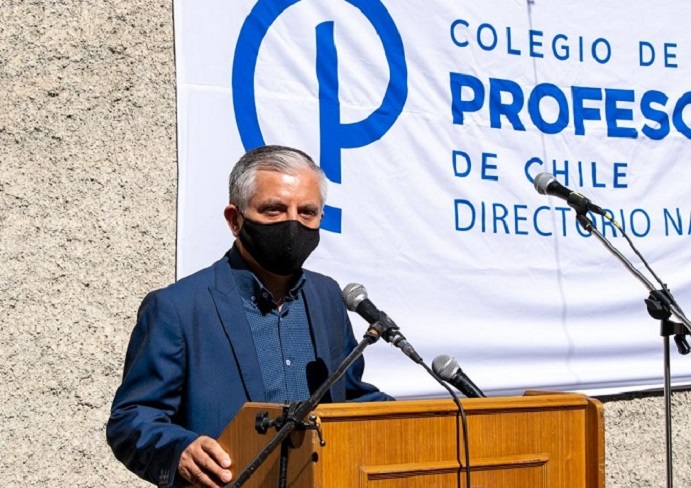 Presidente del Colegio de Profesores: «La actual Constitución está social y políticamente muerta»
