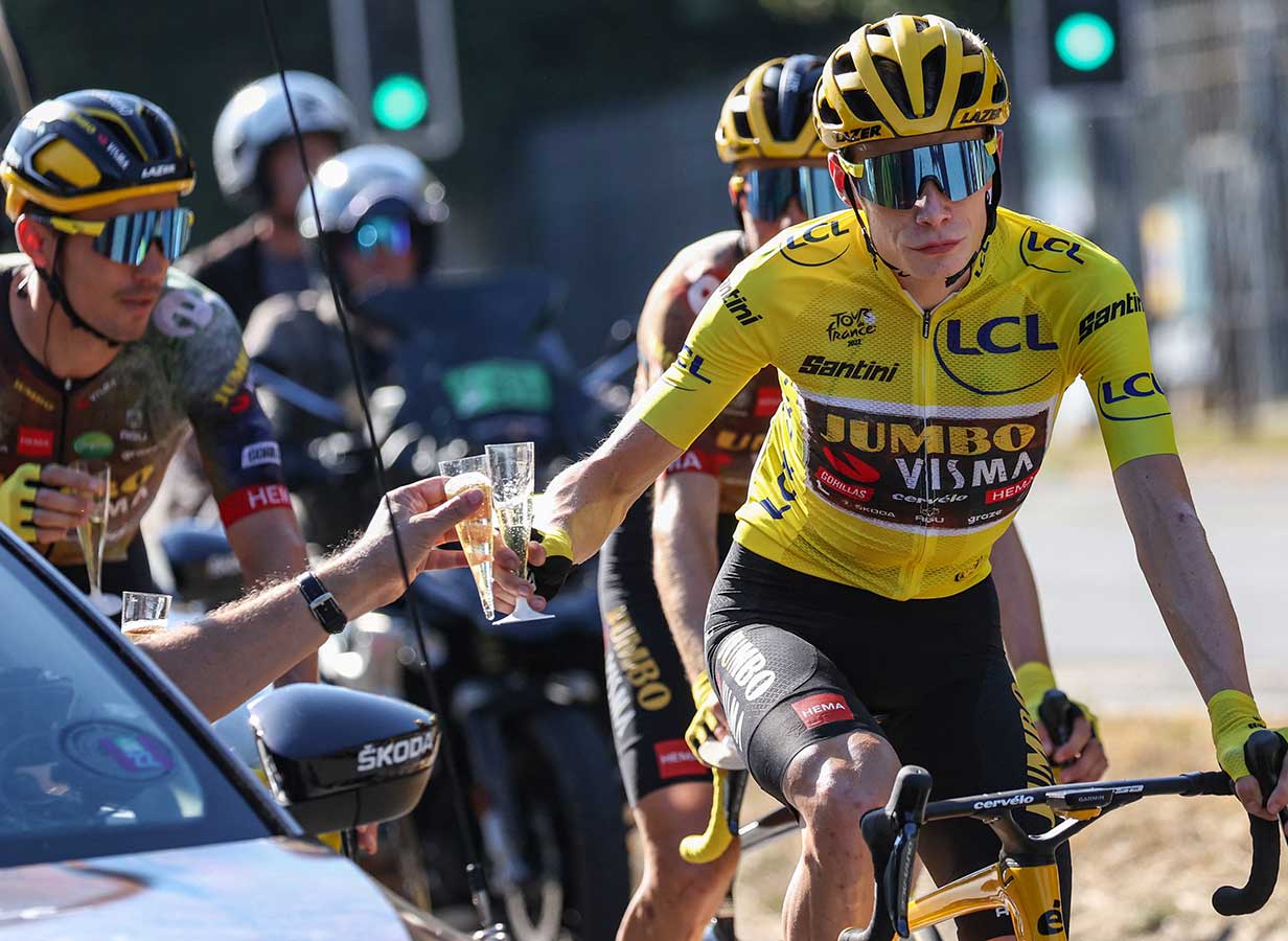Ciclista danés Jonas Vingegaard se proclama campeón del Tour de Francia