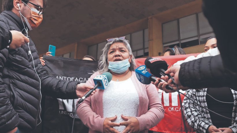 Otorgan Premio Nacional de Derechos Humanos 2022 a Elizabeth Andrade Huaringa, defensora de las personas migrantes en el norte de Chile