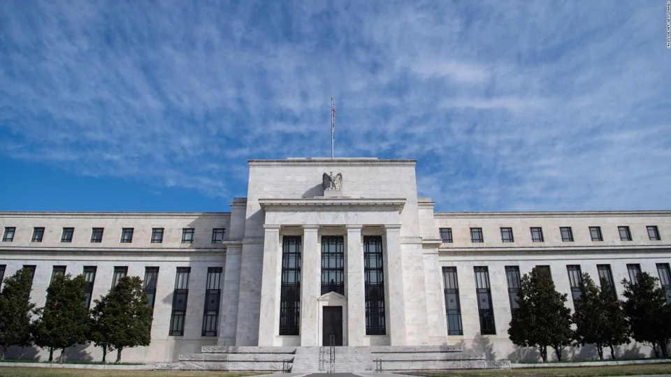 «La inflación sigue siendo elevada»: la Fed aumenta nuevamente las tasas de interés en EE. UU.