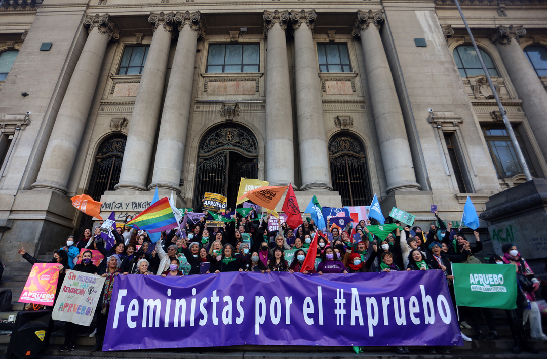 Feministas históricas declararon su apoyo al Apruebo: «Es primera vez que una Constitución habla sobre la violencia hacia las mujeres»