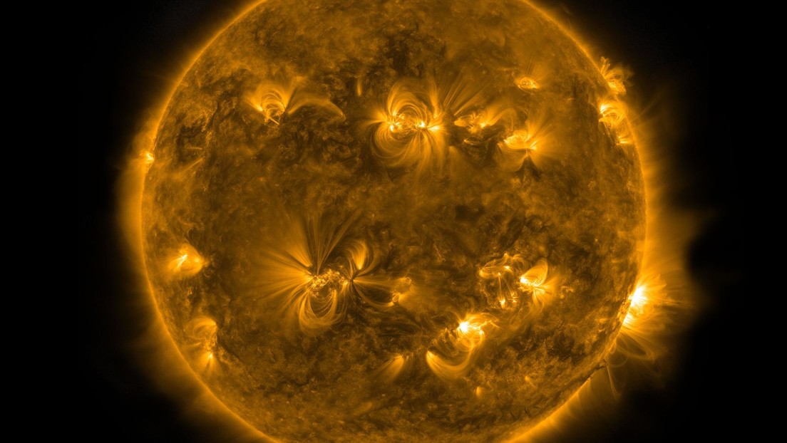 Una tormenta solar que proviene de un «cañón de fuego» en la superficie del Sol golpeará la Tierra este jueves