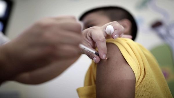 Uruguay reanudará vacunación a menores de 13 años contra COVID-19