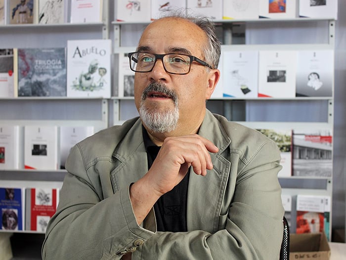 Justa carta: Poetas y narradores chilotes promueven a Ramón Díaz Eterovic como Premio Nacional de Literatura 2022