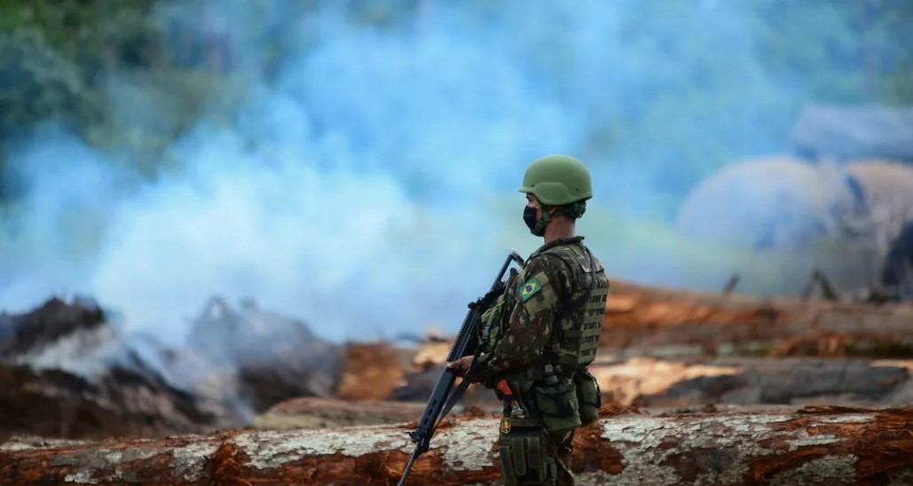 El amplio rol del ejército brasileño en la destrucción de la Amazonia