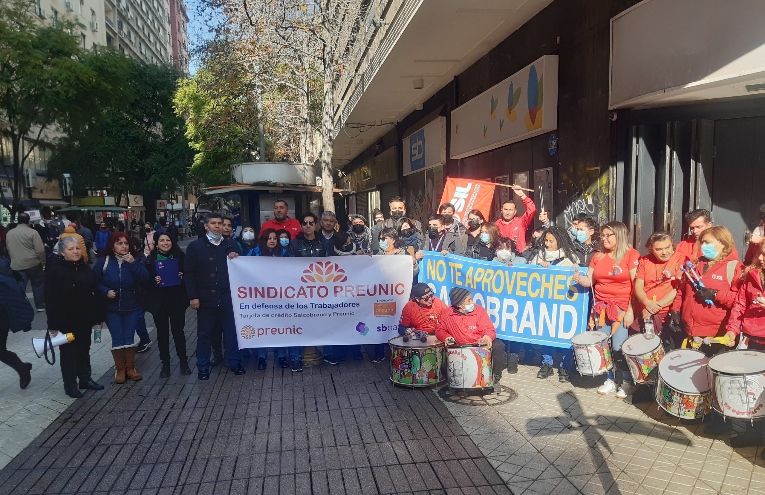 Trabajadoras de Salcobrand denuncian maltrato laboral y advierten que farmacia está aplicando precios más altos a medicamentos de primera necesidad: «Han actuado de manera brutal»