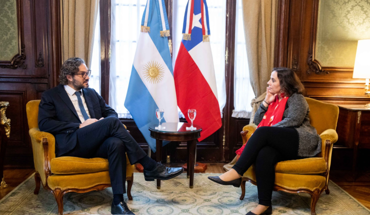 Chile y Argentina acuerdan trabajar en proyectos conjuntos de desarrollo del litio: Anuncian reunión trilateral con Bolivia
