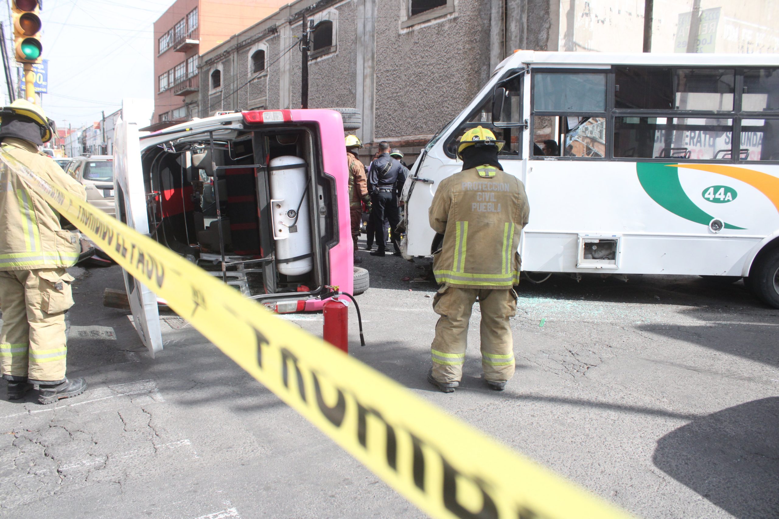 Deja 14 heridos choque de transporte público en Centro Histórico 